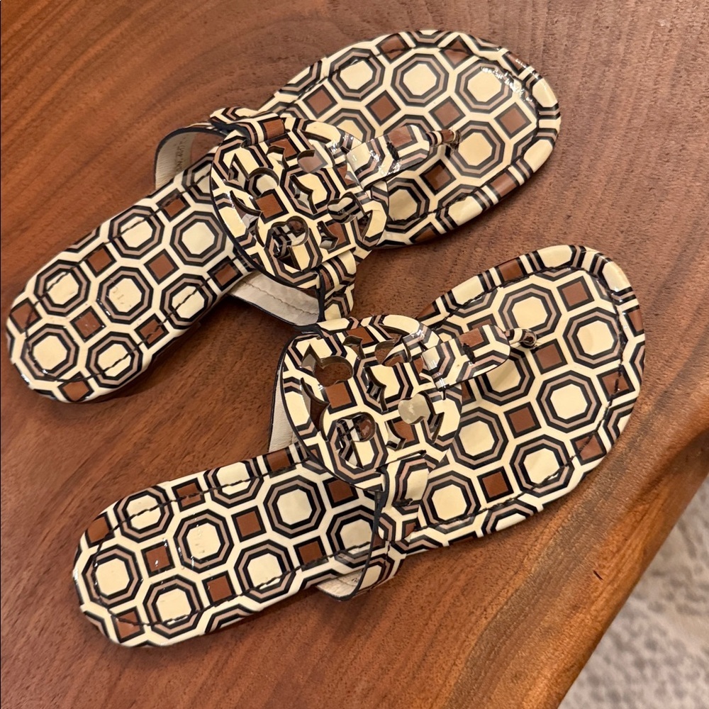 Tory burch Miller Patent Printed Sandal. Size 6 - Picture 2 of 9